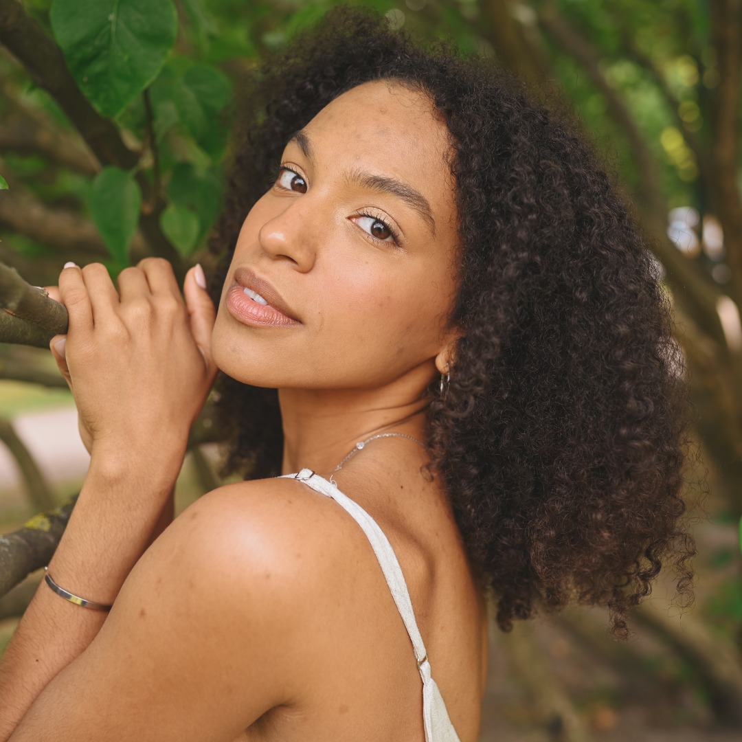 fashion-close-up-portrait-sensual-attractive-young-naturally-beautiful-african-american-woman-1080x1080